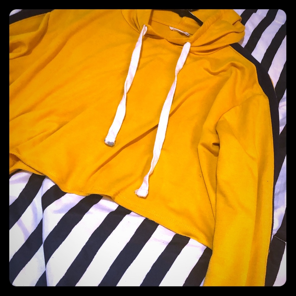 Yellow and blue crop top!